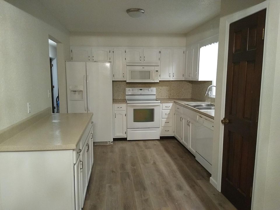 1st image of 210 Valley View Dr