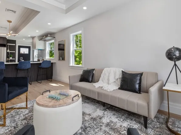 10 Linden St #10, Somerville, MA 02143