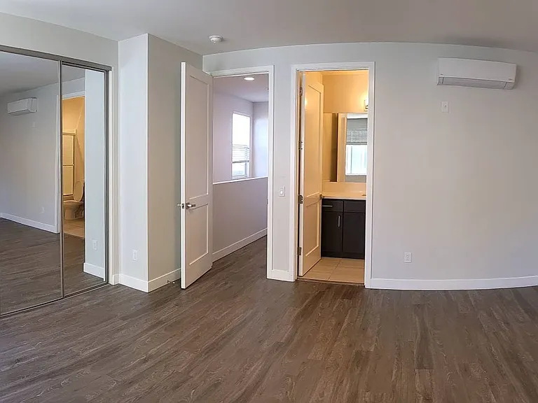 1298 W 37th St #2 — Photo 13