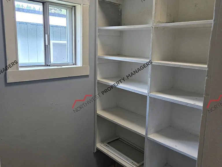 927 Marion St — Photo 17
