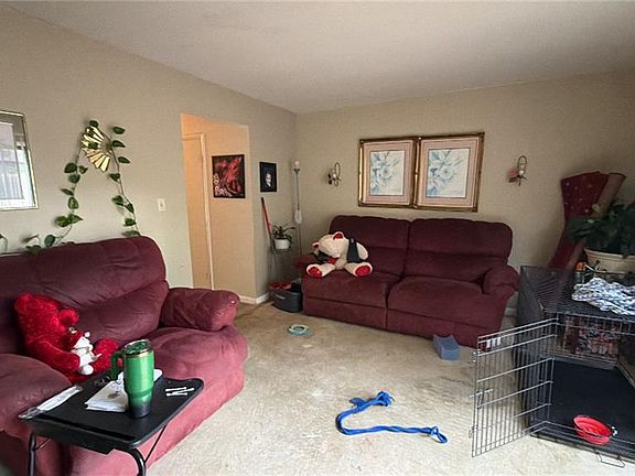 4th image of 1070 Willow Green Dr