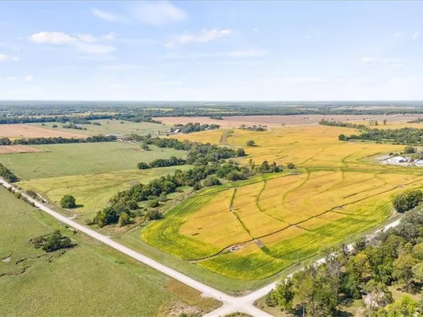 17500 Sunflower Rd, Gardner, KS 66030