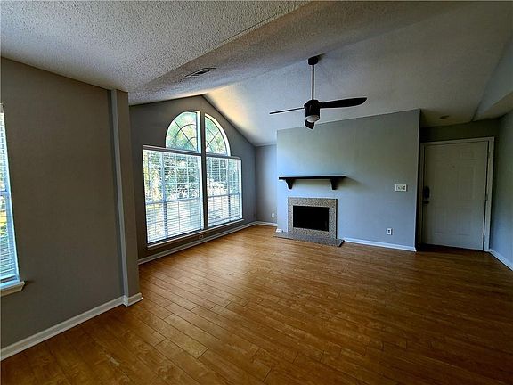 5th image of 219 Saint Andrews Ct #219