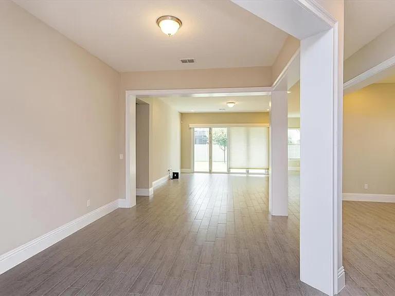 6354 Swanson St — Photo 3