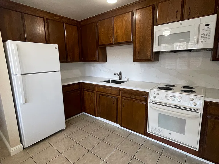 700 Harvard Ave #3 — Photo 6