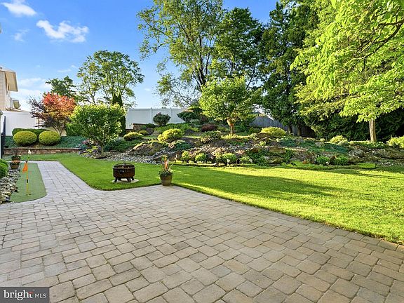 3rd image of 117 Belle Arbor Dr