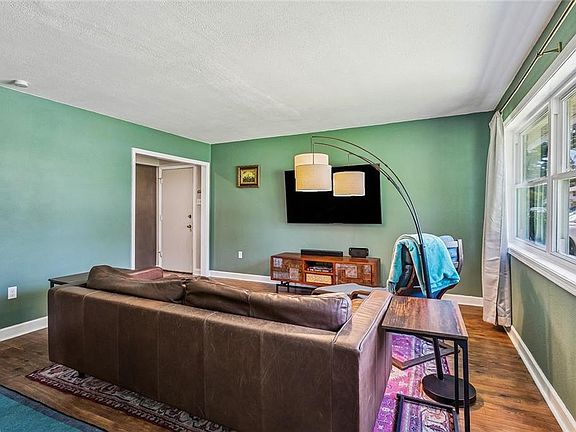 4th image of 717 Mary Ln