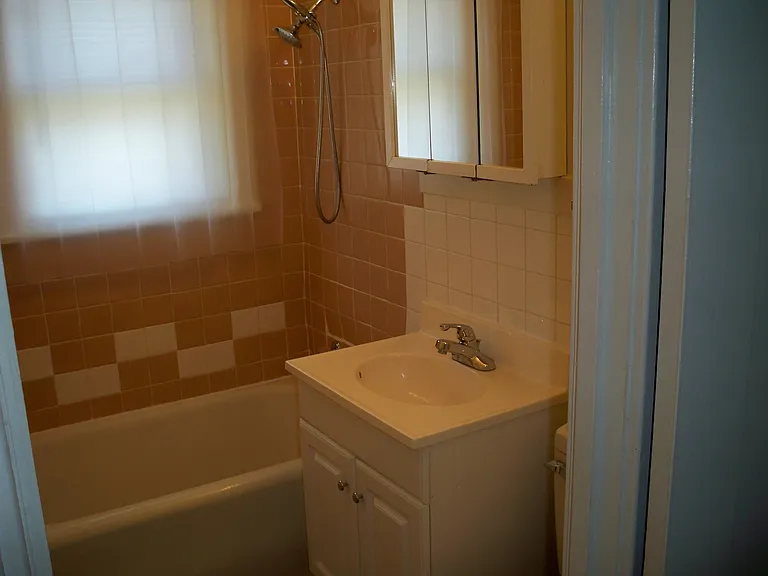 321 W Cedar St — Photo 11
