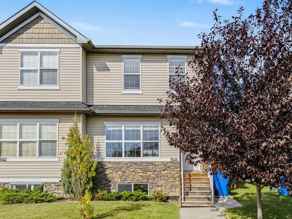 1540 S McAlpine St, Carstairs, AB T0M 0N0