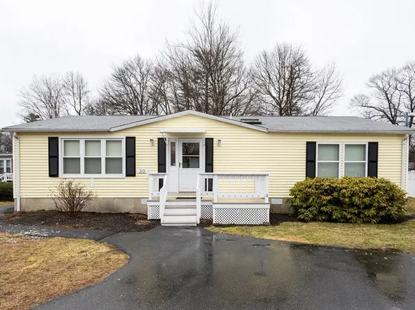 30 Leisurewoods Dr, Rockland, MA 02370