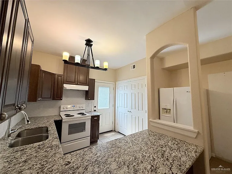 2212 N Days Cir — Photo 9