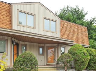 2 Oakside Ln, Peekskill, NY 10566