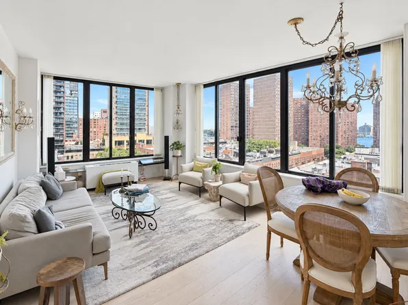 300 East 93rd Street image 1 of 28