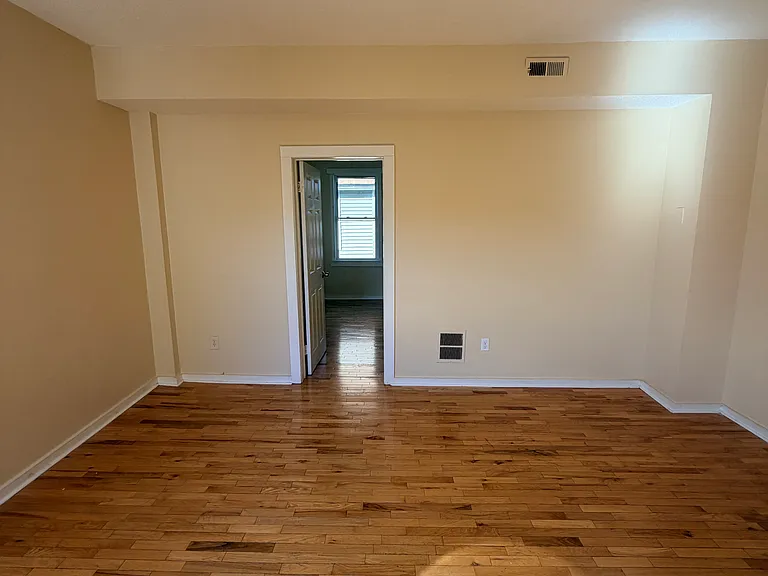 33 Dickerman St #D — Photo 3