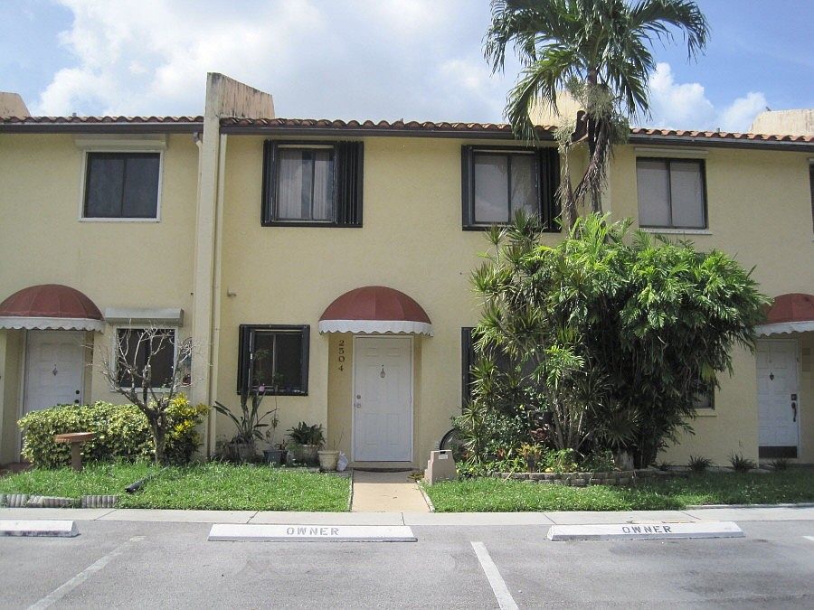 1st image of 2504 N 38th Ave