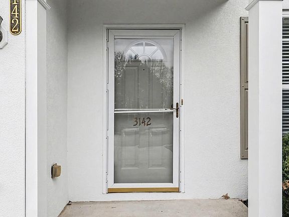 4th image of 3142 Commonwealth Way