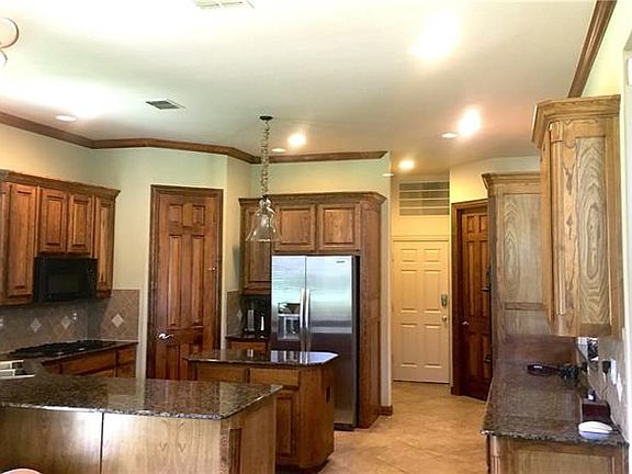 3rd image of 3012 Southmoor Trl