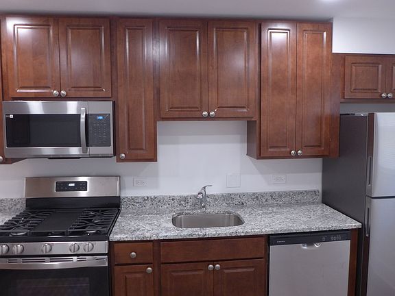 5th image of 1214 Marengo Ave #1