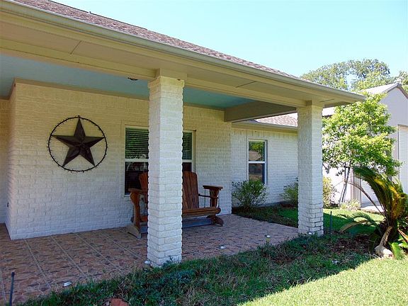 2nd image of 201 Golfview Dr