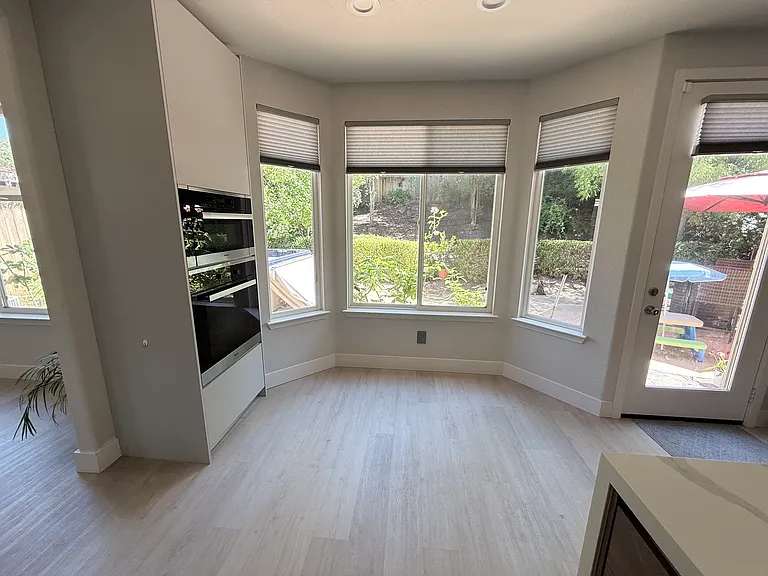 972 Cameron Dr — Photo 5