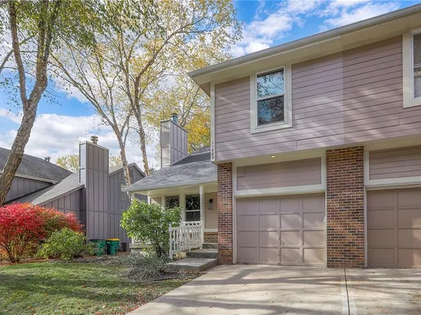 11822 Oakmont St, Overland Park, KS 66210