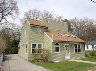 33 Canobieola Rd, Methuen, MA 01844