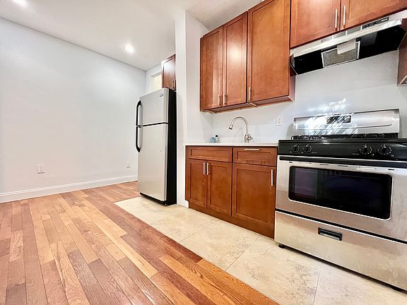 3rd image of 827 Nostrand Ave #8F
