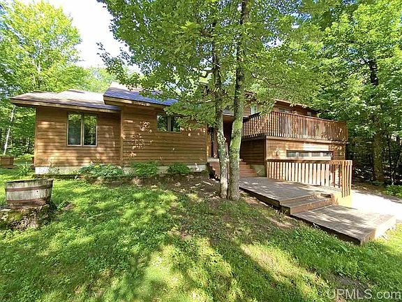 3rd image of 143 Hardwood Ln
