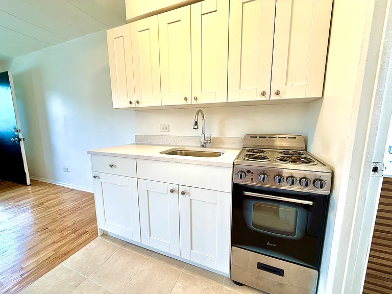 945 Troost Ave #12 — Photo 6