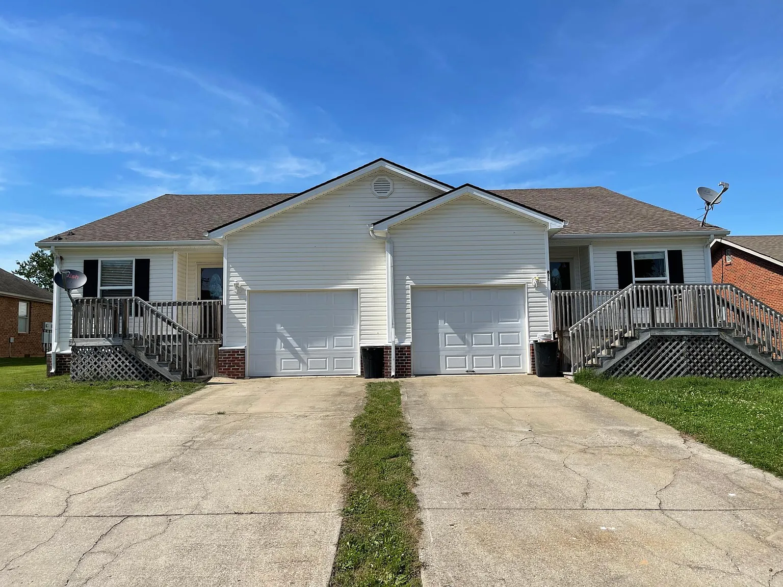 411 Hamlett Dr — Photo 1