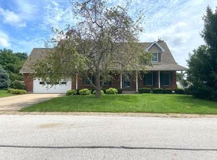 3360 Josephine Dr, Quincy, IL 62305