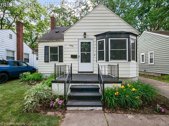 3rd image of 235 Flowerdale St
