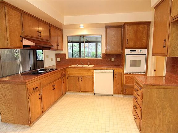 3rd image of 951 Barcelona Dr
