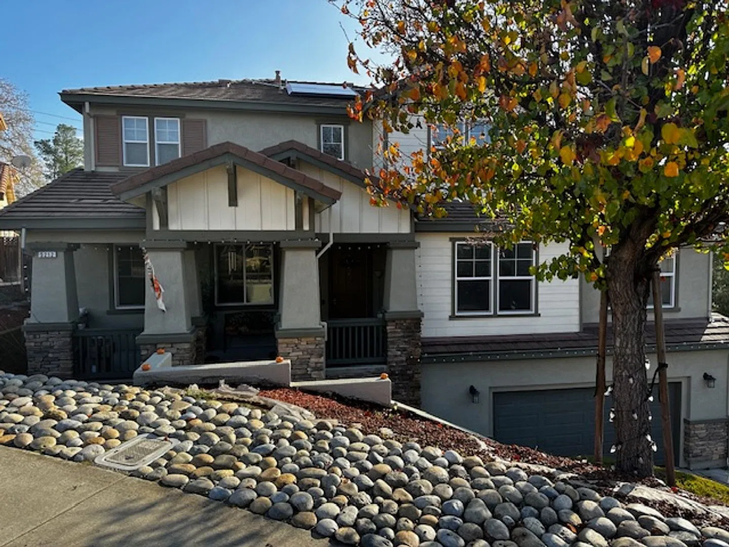 Beautiful 5 bed & 3 bath home in highly sought school district — Photo 2
