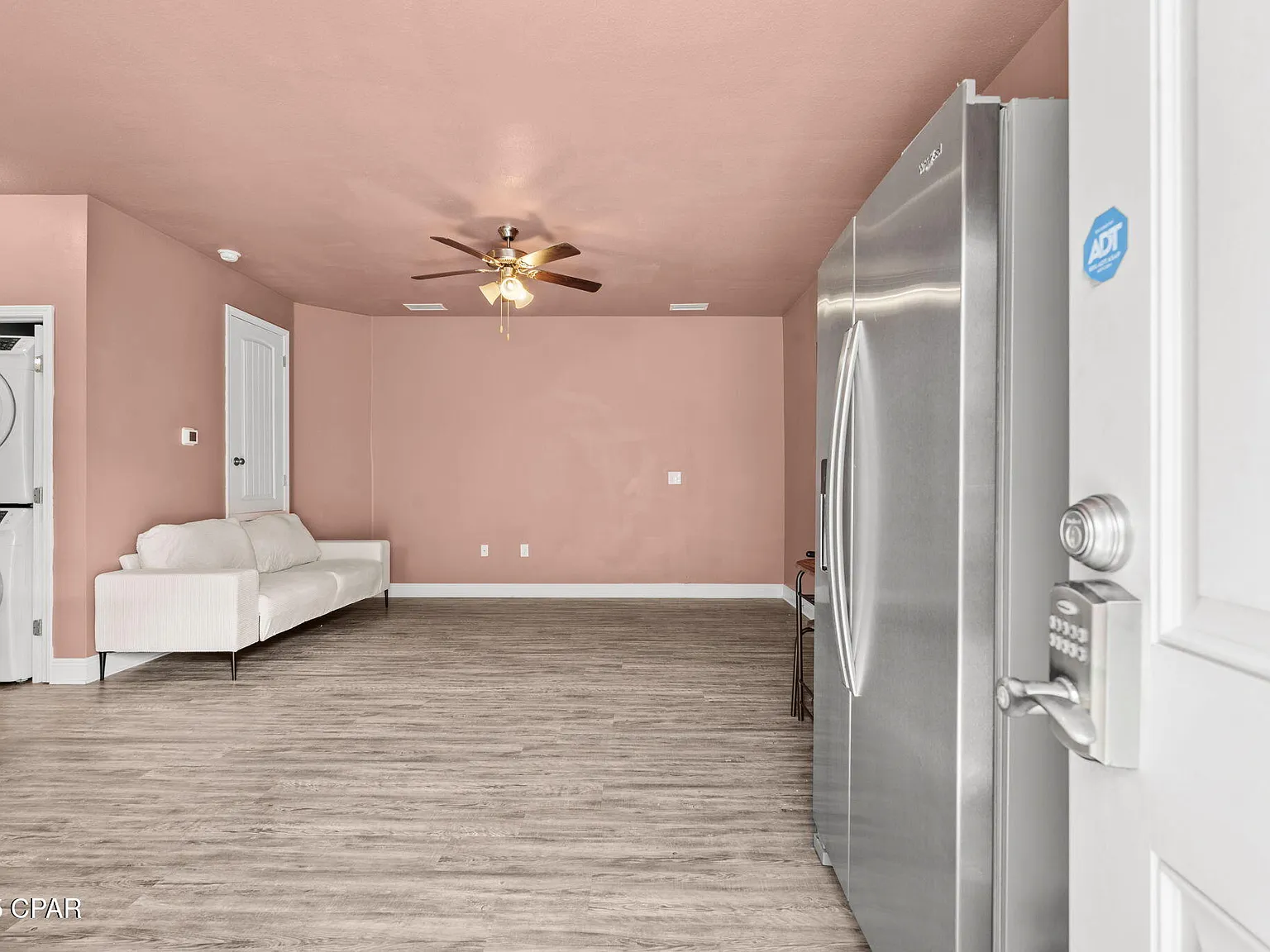 1 bed, 900 sqft, $1,300 — Photo 3
