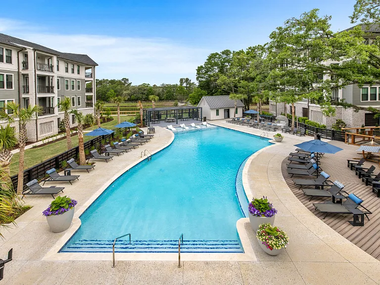 The Henslow Daniel Island Apartments & Townhomes — Photo 42