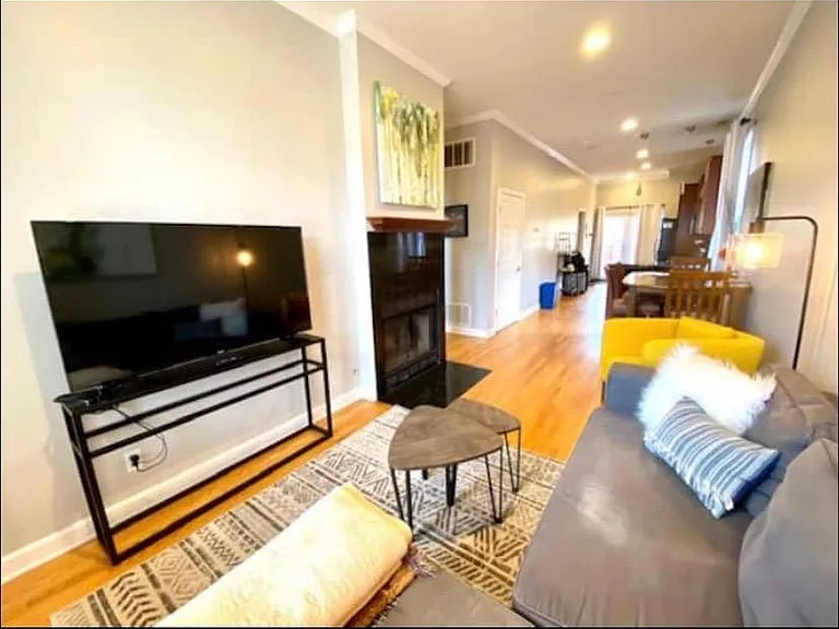 1434 W Fletcher St #2F — Photo 6