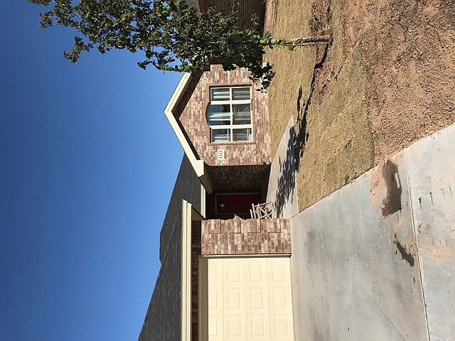 1st image of 1313 E Pecan Ave