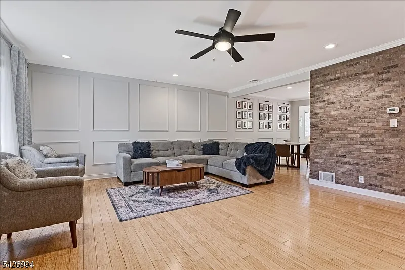 4 bed, 2.5 bath, $5,400 — Photo 4