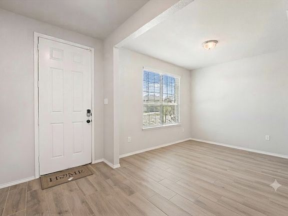 4th image of 2956 Plumbago Dr