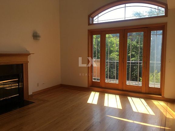 3rd image of 4103 N Kenmore Ave APT Gn