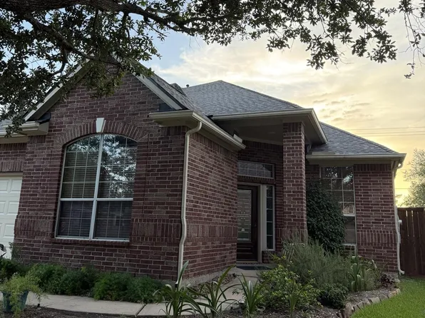 2404 S Venice Dr, Pearland, TX 77581