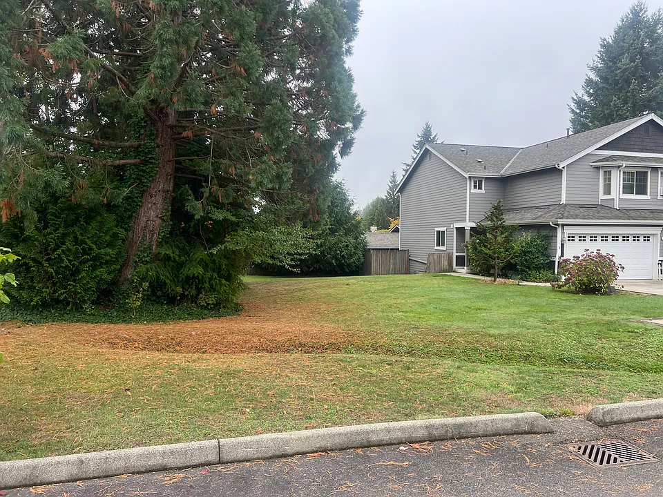 1528 sq ft with 3bed/2.5 bath and 2 car garage with nicely landscaped yard