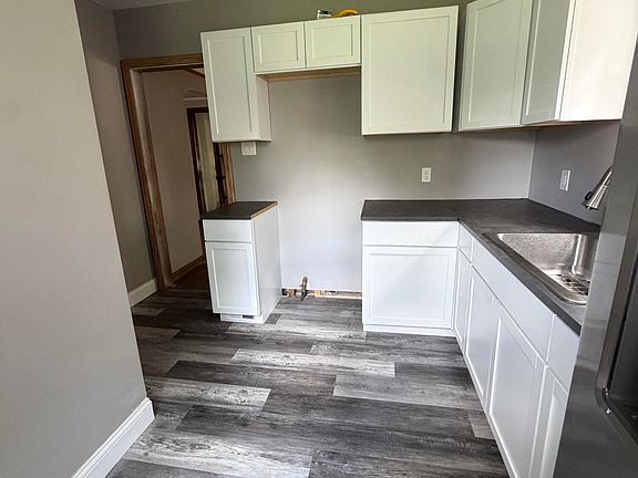 5th image of 15785 Rutherford St