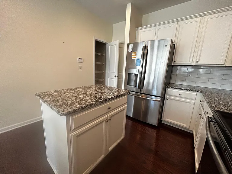 1047 Haley Woods Ct — Photo 7