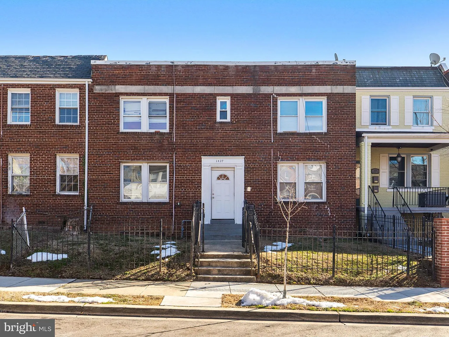 1427 Holbrook St NE photo 1