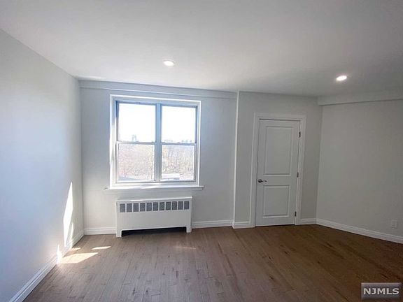 3rd image of 1450 Palisade Ave APT 6A