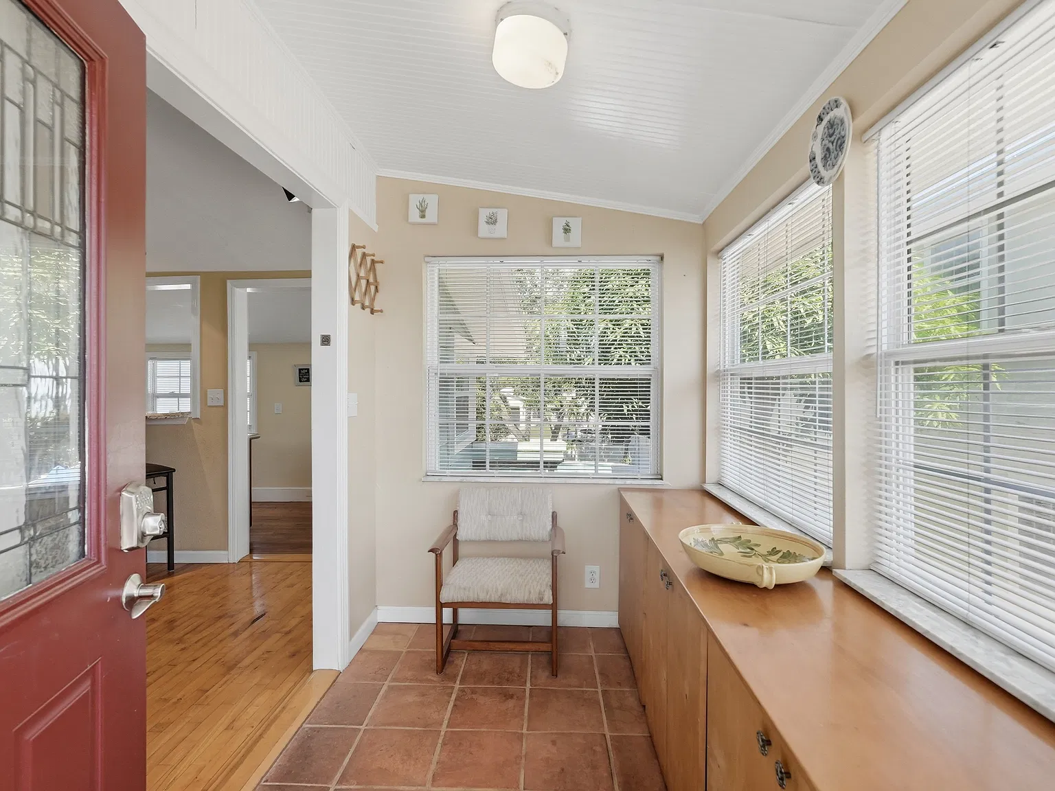 2 bed, 1000 sqft, $2,350 — Photo 4