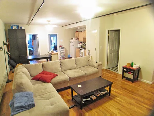 Rented by Level Group | media 17