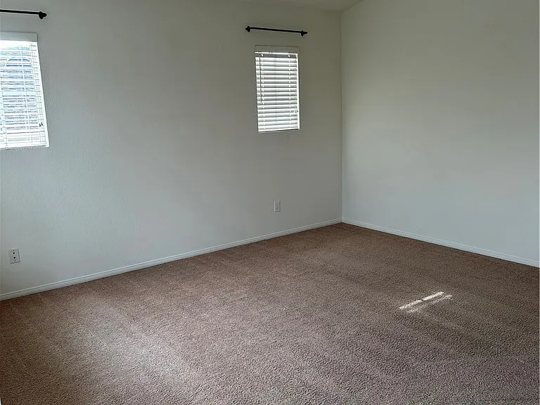 408 Middlebury Ct — Photo 37